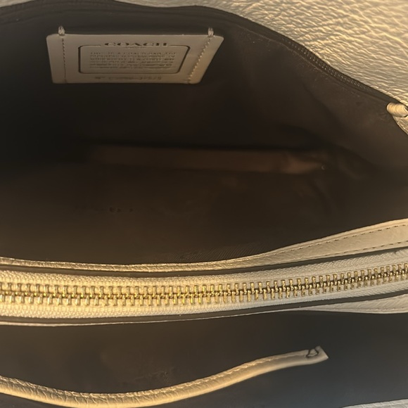 LIKE NEW! USED VERY BRIEFLY. VANILLA COLORED COACH BAG - Picture 8 of 9